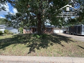 Building Photo - 511 Kleewood Dr
