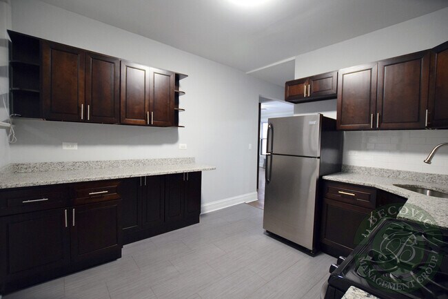 Foto del edificio - 6107 N Winthrop Ave