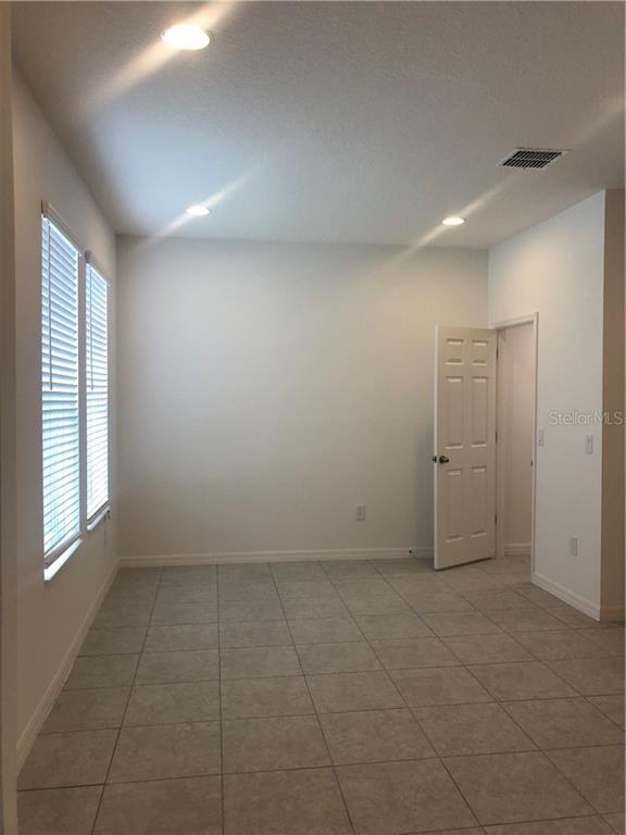Foto del edificio - 14035 W Colonial Dr