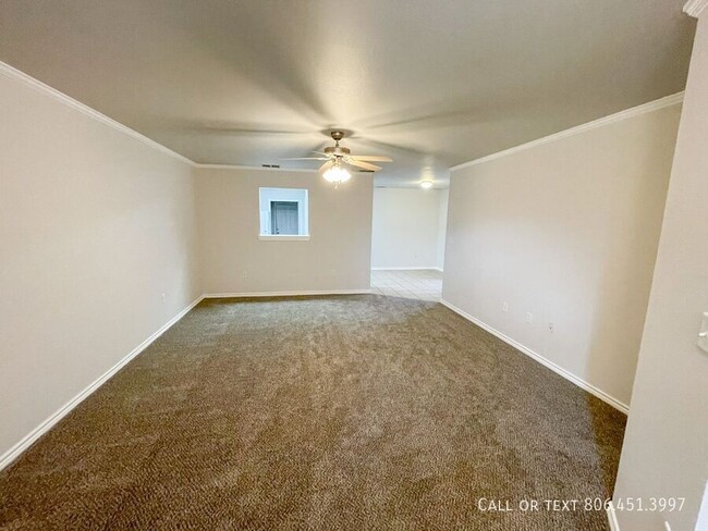 Building Photo - Newly remodled, 3 bedroom, 3 bath, pet fri...