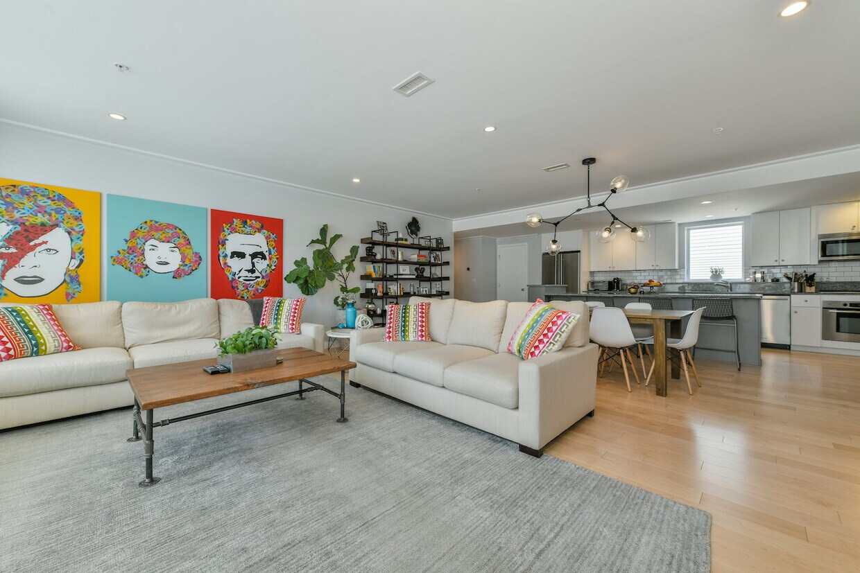 Foto principal - 335 W 2nd St