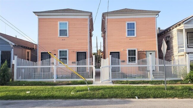 Foto del edificio - 3419 Sealy Ave