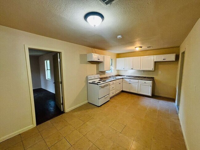 Building Photo - 2716 Rutledge Ave