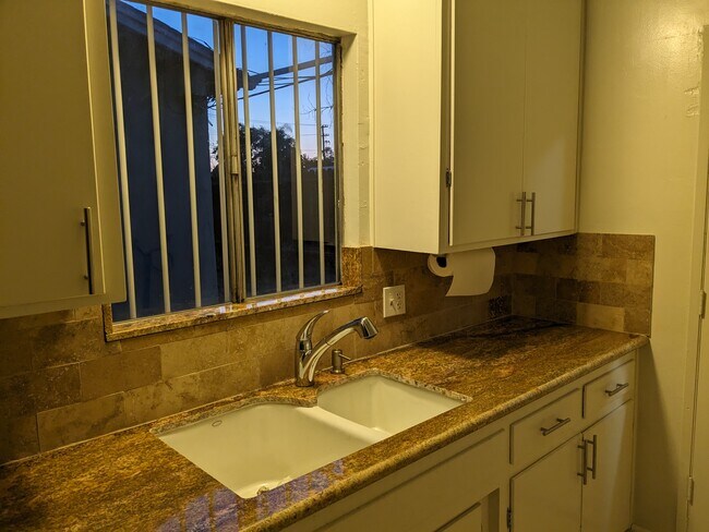 Nuevo fregadero y grifo - 418 Real Rd