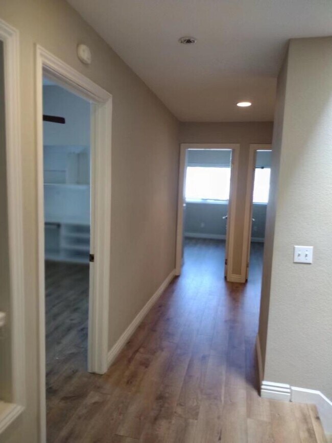 Building Photo - 35 Carriage Hill Ln