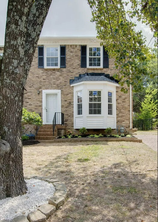 Building Photo - 606 Castlegate Dr