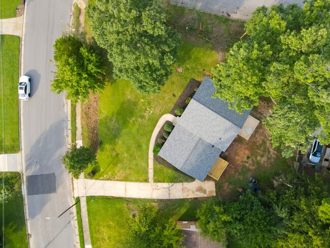 Building Photo - 1536 N King Charles Rd