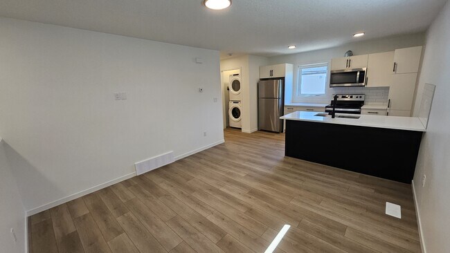 Photo du bâtiment - 11637-11684 84 Street NW