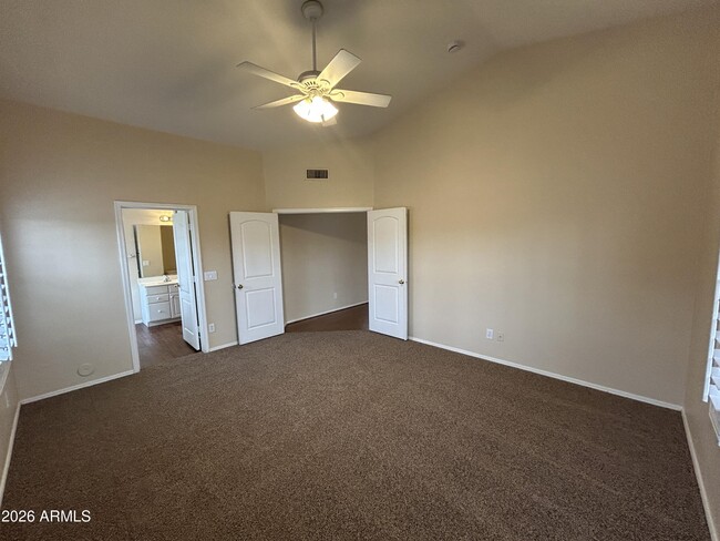 Foto del edificio - 12813 W Palm Ln