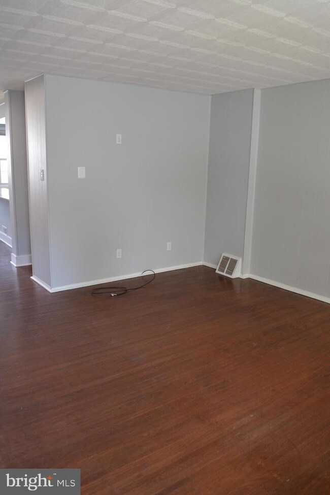 Building Photo - 356 Krams Ave