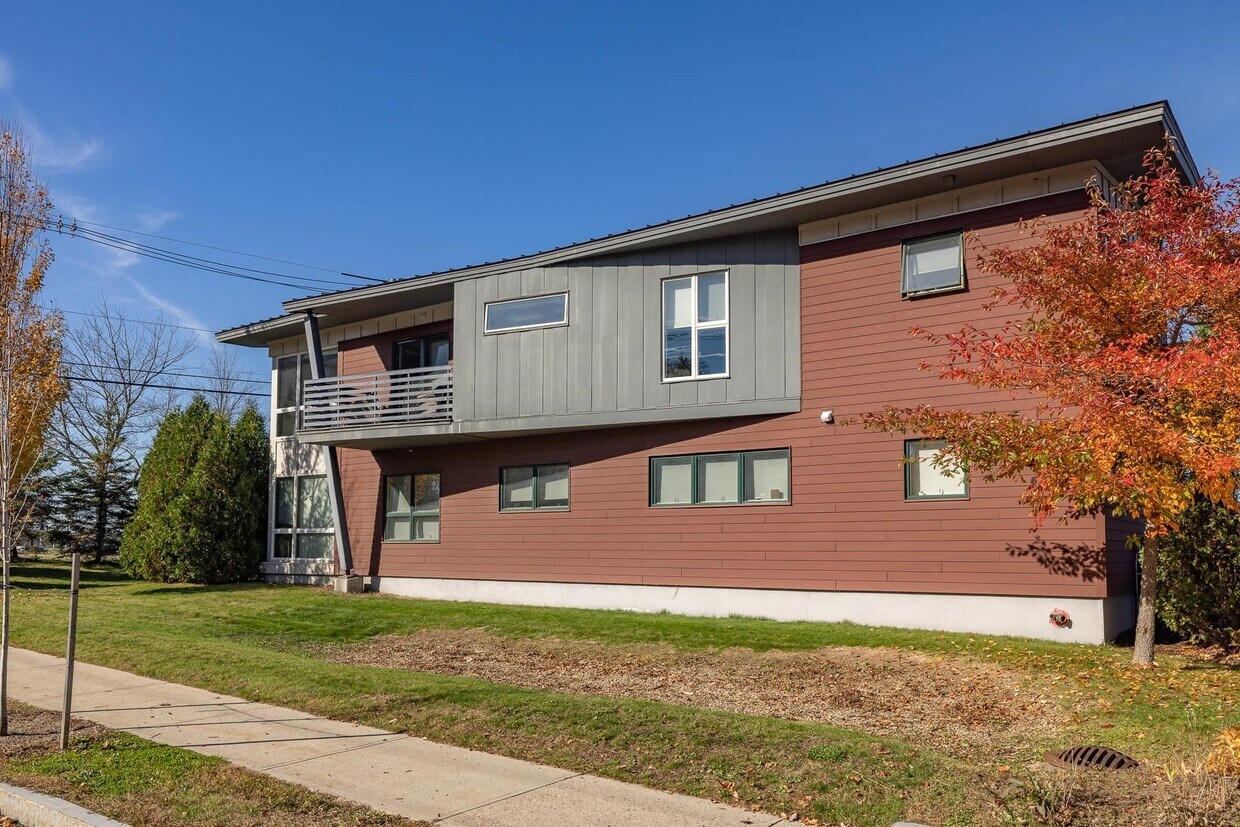 677 St Unit 1, Portsmouth, NH 03801 Room for Rent in