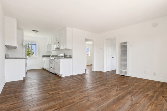 Foto del edificio - 1212 W 107th St