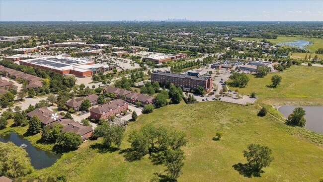 Building Photo - 1116 Kensington Dr