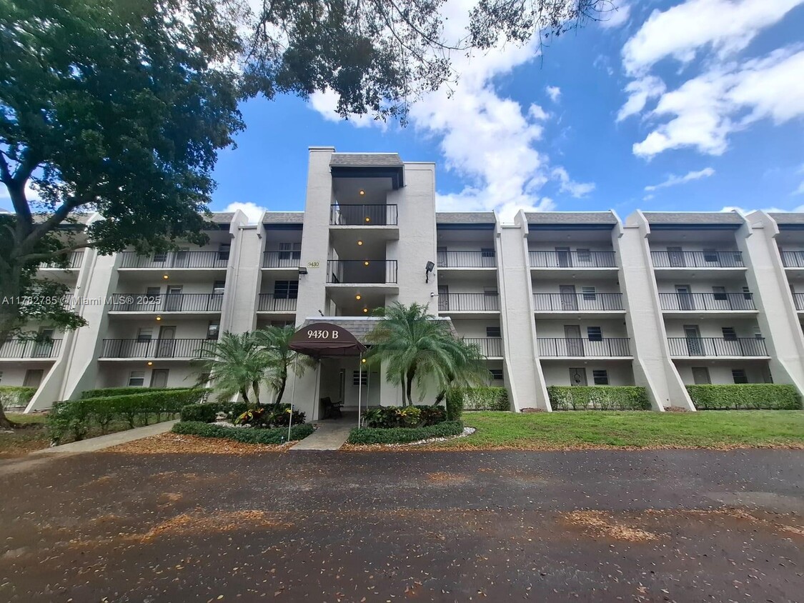 Primary Photo - 9430 Poinciana Pl