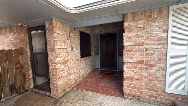 Foto del edificio - 8230 Amurwood Dr