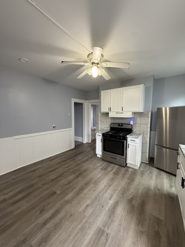 Building Photo - 96-98 Sargeant St-FL1