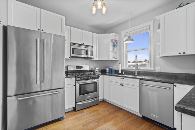 Building Photo - 150 H St