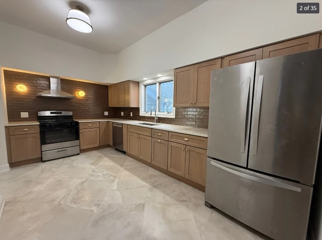 Foto del edificio - 3706 N Wilton Ave