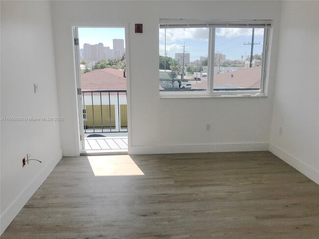 Foto del edificio - 1815 NW 1st Ct
