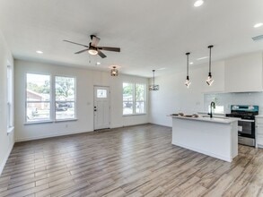 Building Photo - 1610 Life Ave