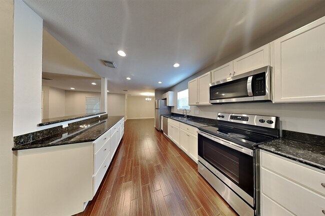 Foto del edificio - 10103 Golden Meadow Dr