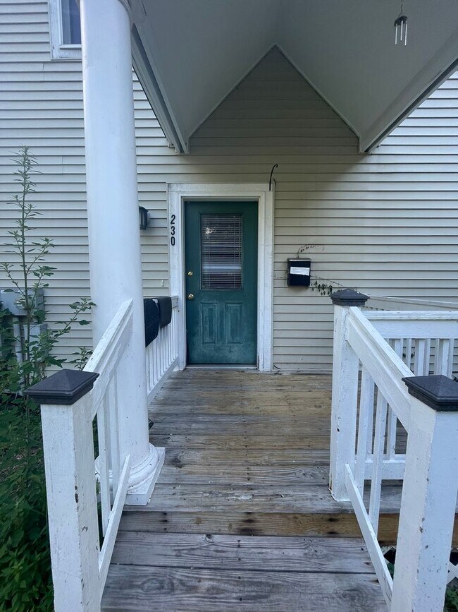 Foto del edificio - 230/232 Brookridge Ct.