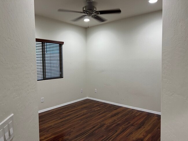 Building Photo - 1019 W Spur Dr