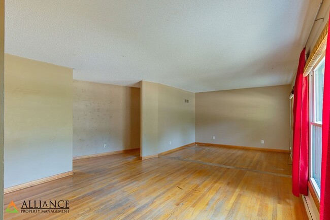 Building Photo - 1526 Jarvis Dr