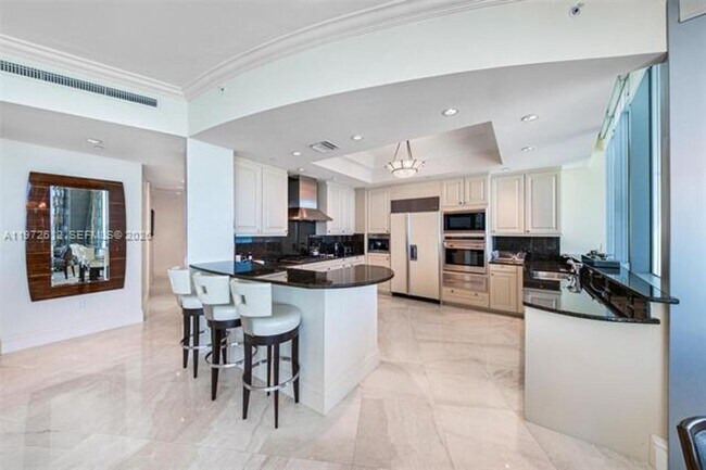 Building Photo - 10295 Collins Ave