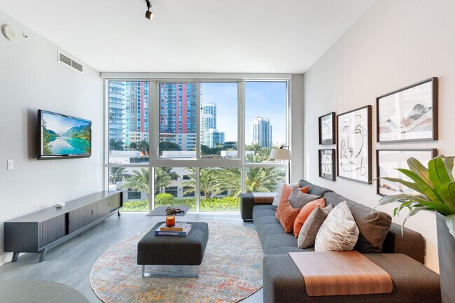 Foto del edificio - 50 South Pointe Dr