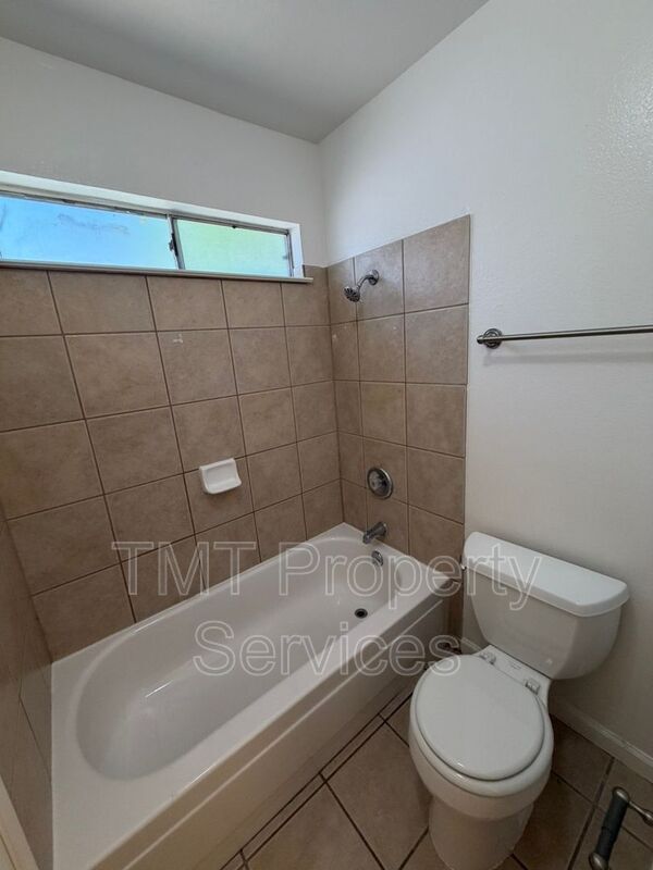 Foto del edificio - 8252 Center Pkwy