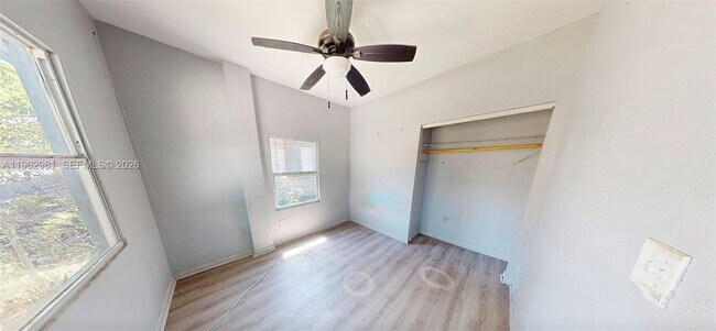 Foto del edificio - 236 NE 57th St