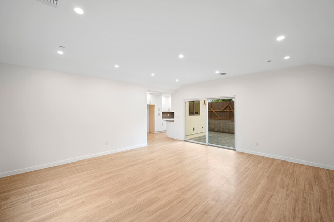 Building Photo - 3031 N Frederic St