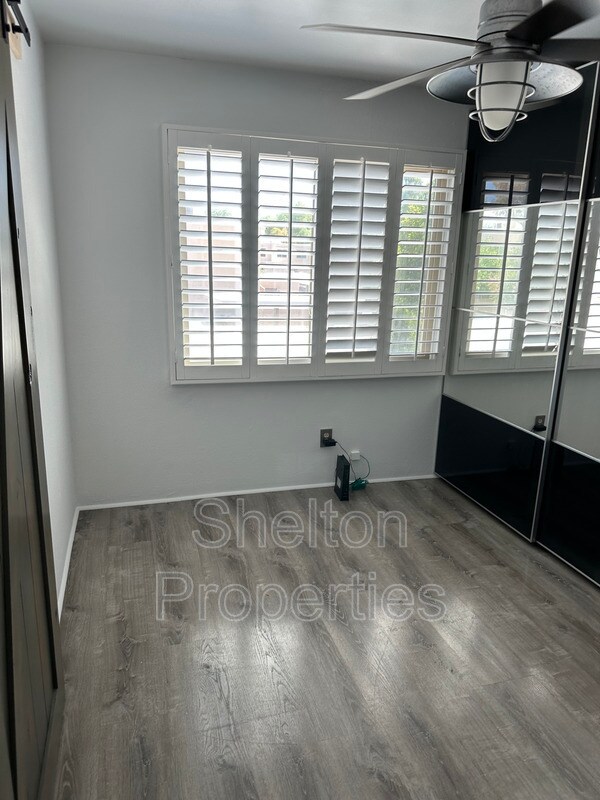 Building Photo - 8029 E Glenrosa Ave