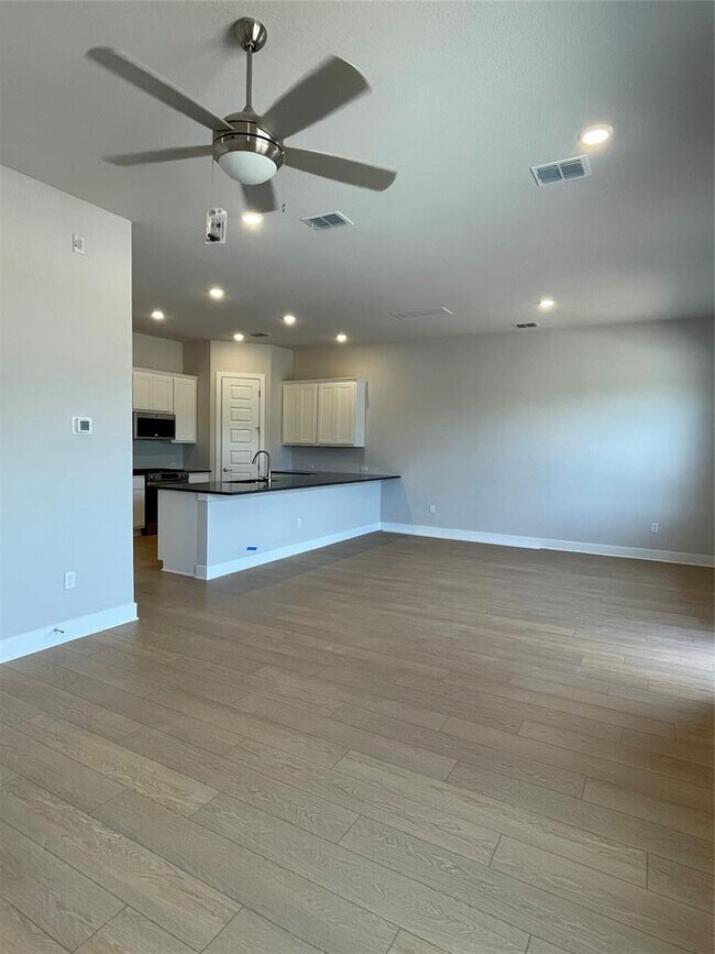 Building Photo - 4701 Wally Ave