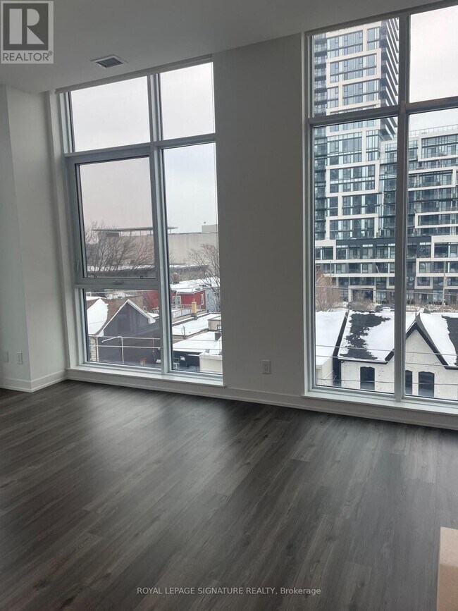 Photo du bâtiment - 25 Nicholas Ave