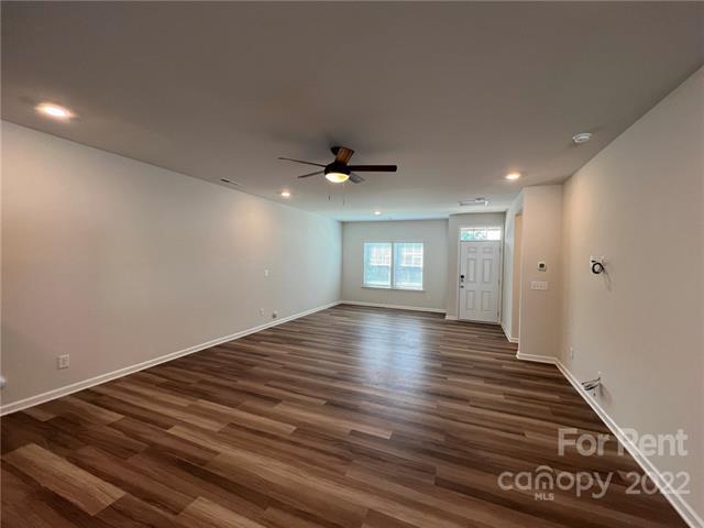 Foto del edificio - 208 Sagecroft Ln