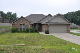 Building Photo - 3122 Vineyard Ave
