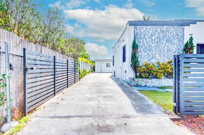Foto del edificio - 2126 NW 3rd St