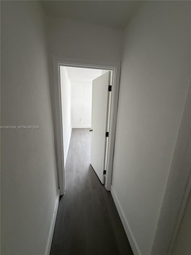 Foto del edificio - 2424 SW 21st Ter