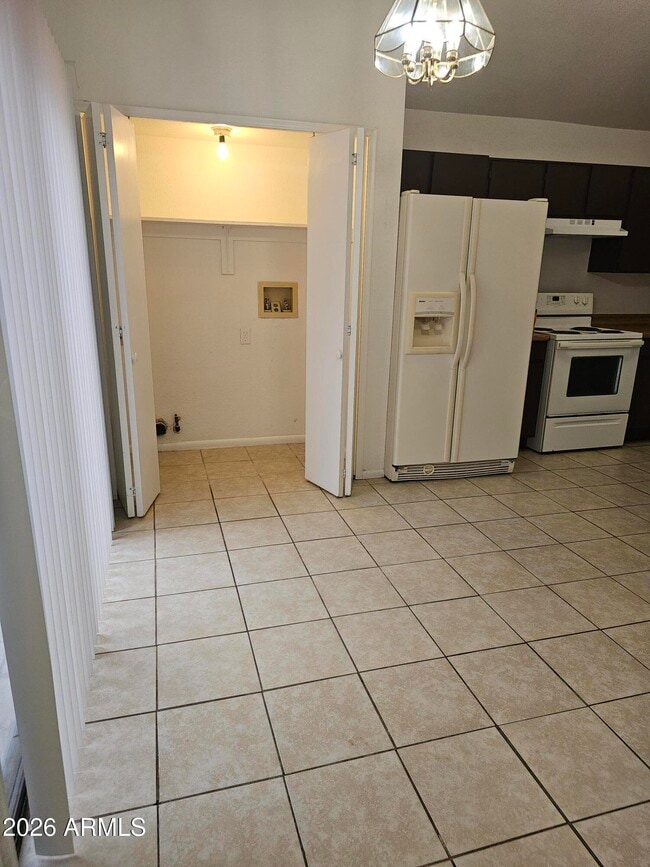 Foto del edificio - 617 S Vía Entrada