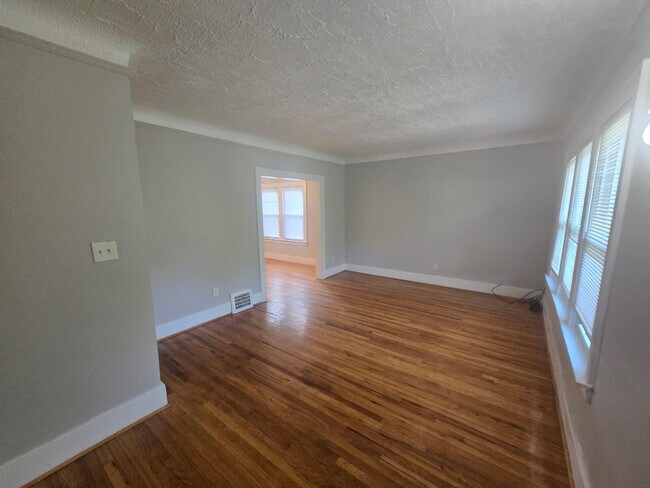 Foto del edificio - 9124 Pinehurst St