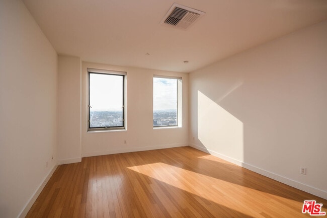 Building Photo - 3810 Wilshire Blvd