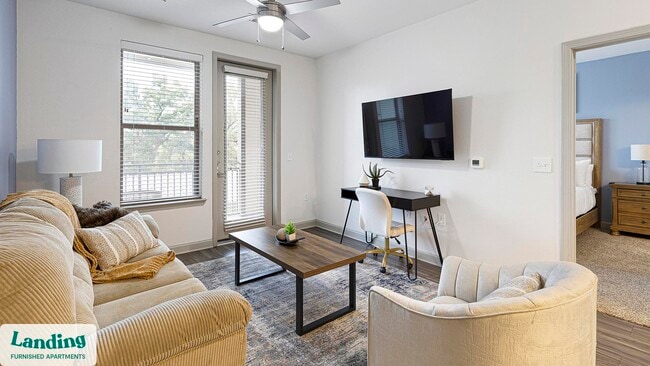 Foto del edificio - 2800 NE Green Oaks Blvd