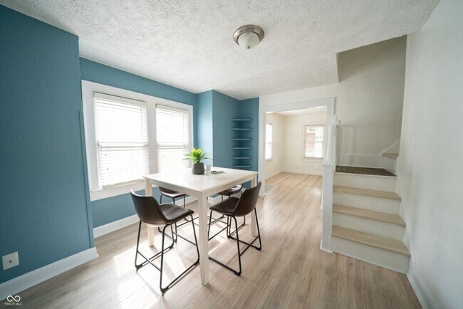 Building Photo - Charming 2BR House  - 2 blocks from Univer...
