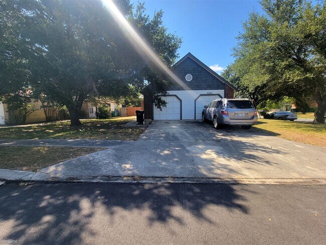 Foto del edificio - 2 br, 2 bath Duplex - 6304 Waddesdon Wood St