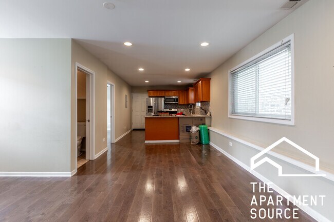 Foto del edificio - 1530 N Greenview Ave