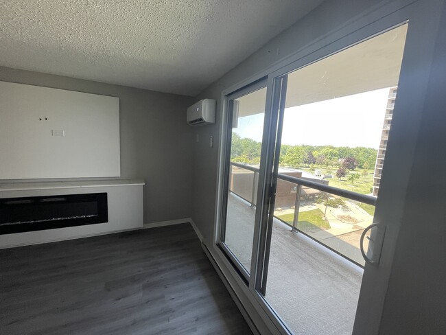 Building Photo - 9099 Riverside Dr E