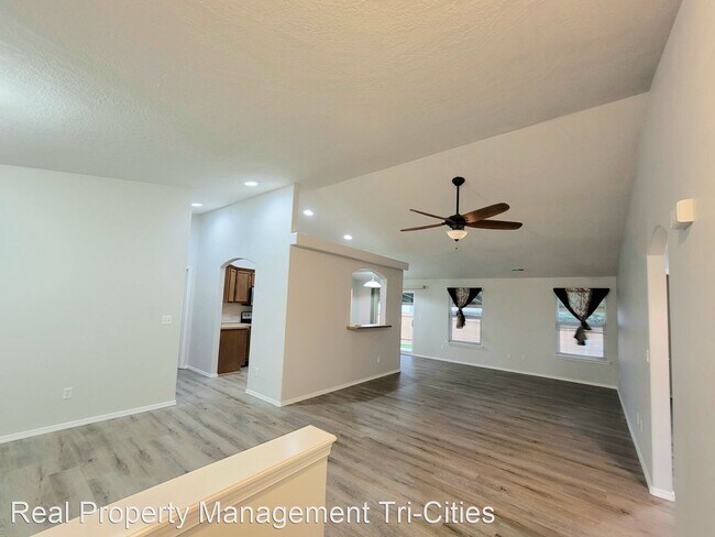 Building Photo - 3 br, 2 bath House - 5100 Canter