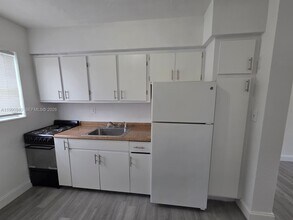 Building Photo - 1628 SW 7th St